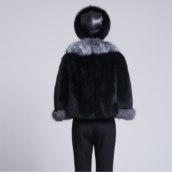 Mink and fox fur collar cape and fur hat set - Picture 3 of 13